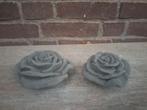 2 Betonnen rozen tuinbeelden beton roosjes beeldjes, Ophalen of Verzenden