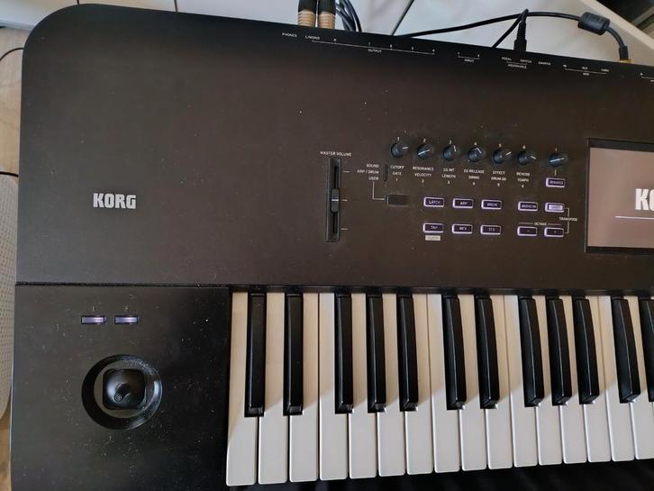 Korg Nautilus 61 - Topstaat!, Muziek en Instrumenten, Synthesizers, Zo goed als nieuw, 61 toetsen, Korg, Ophalen