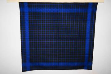 blauw/zwarte omslag- /schouderdoek; Staphorster klederdracht beschikbaar voor biedingen