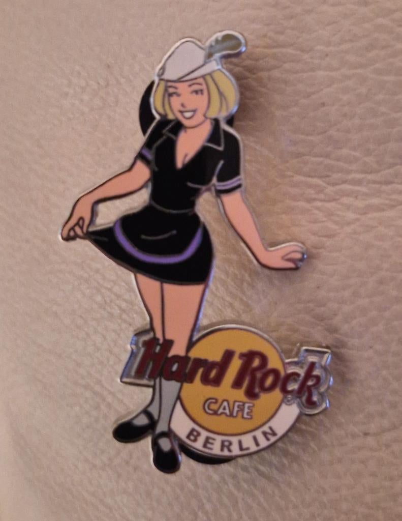 Hard rock cafe Berlijn Girl of Rock serverster hoed veer pin, Ophalen of Verzenden, Zo goed als nieuw