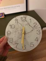 Karlsson wandklok marmer look, Huis en Inrichting, Ophalen, Zo goed als nieuw, Analoog, Wandklok
