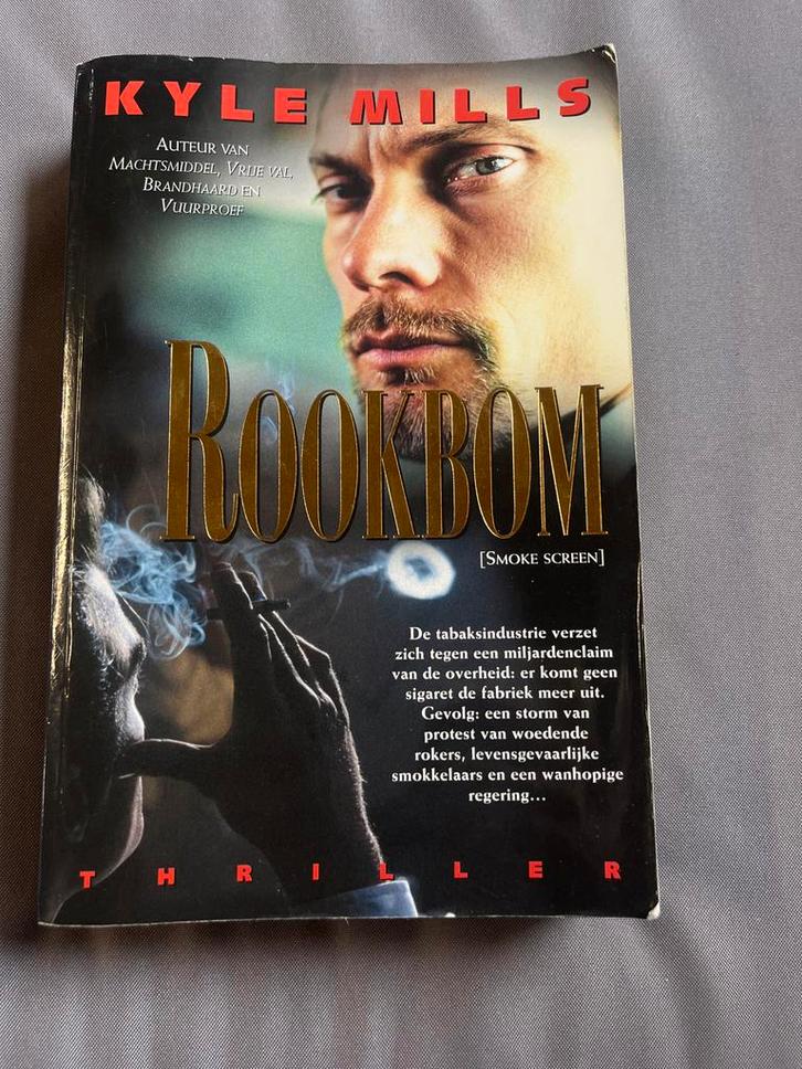 Rookbom - Kyle Mills Thriller, Boeken, Thrillers, Zo goed als nieuw, Nederland, Ophalen of Verzenden