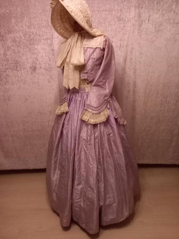 Antiek Victoriaans Rok en Bodice , Jaar 1868, GERESERVEERD, Antiek en Kunst, Curiosa en Brocante, Ophalen of Verzenden