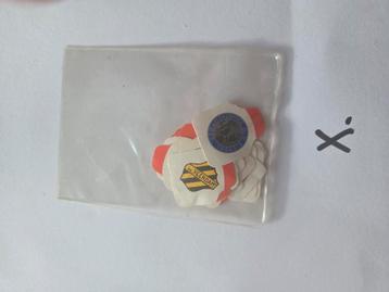 ONZE VOETBALCLUBS". losse plaatjes beschikbaar voor biedingen