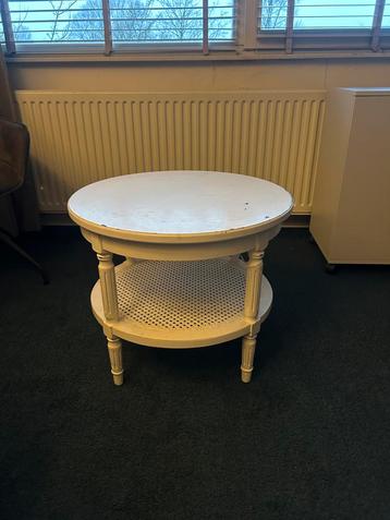 Mooie gebruikte salon tafel. Massief hout. beschikbaar voor biedingen