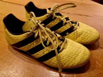 Adidas zaalvoetbalschoenen jongen 40 2/3 (vallen uit als 39) beschikbaar voor biedingen