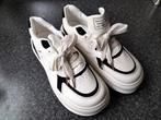 Sneakers FLC, Wit, Nieuw, Ophalen of Verzenden, Sneakers of Gympen