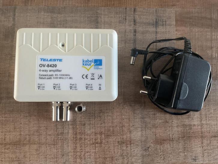 Ziggo - Teleste OV-8420 4-way versterker, Audio, Tv en Foto, Televisie-accessoires, Zo goed als nieuw, Ophalen