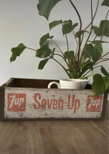 7-up brocante kist prachtige staat beschikbaar voor biedingen