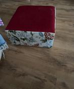 Poef. Bordeaux met bloemen., Ophalen, Minder dan 50 cm, Vierkant, Zo goed als nieuw