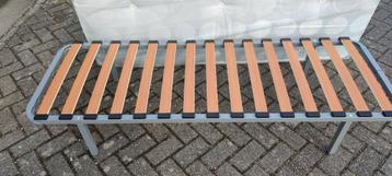 Bed 70 cm x 180 cm lang.met splinternieuwe matras zit nog in beschikbaar voor biedingen