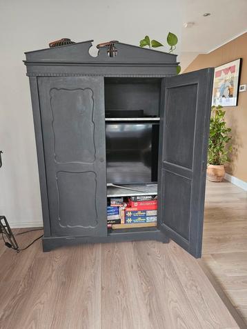 Brocante meidenkast televisiekast  beschikbaar voor biedingen