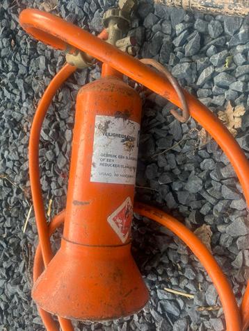 Loodgieters fles  beschikbaar voor biedingen
