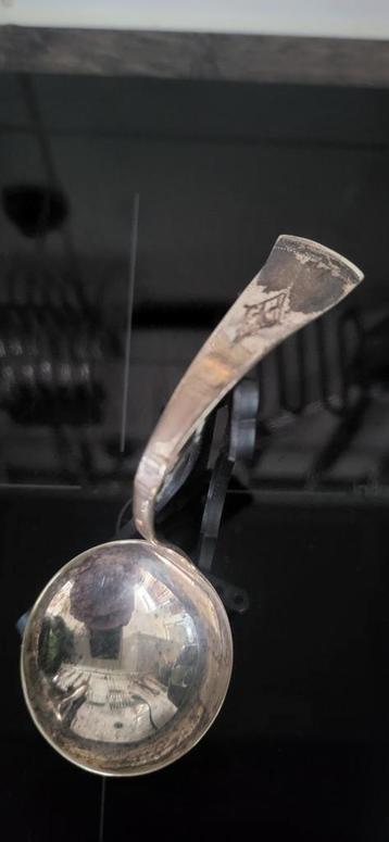 Zilveren sauslepel beschikbaar voor biedingen