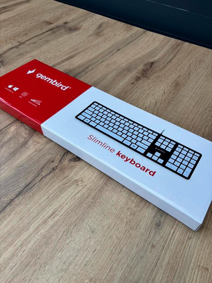 wired slimline USB keyboard with 5 multimedia keys - (US), Computers en Software, Toetsenborden, Nieuw, Qwerty, Bedraad, Multimediatoetsen