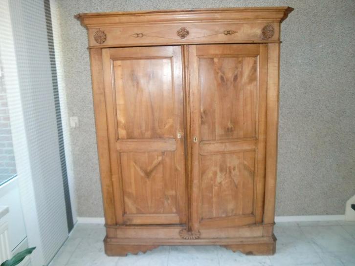 Noten antieke Linnenkast  Kledingkast, Antiek en Kunst, Antiek | Meubels | Kasten, Ophalen