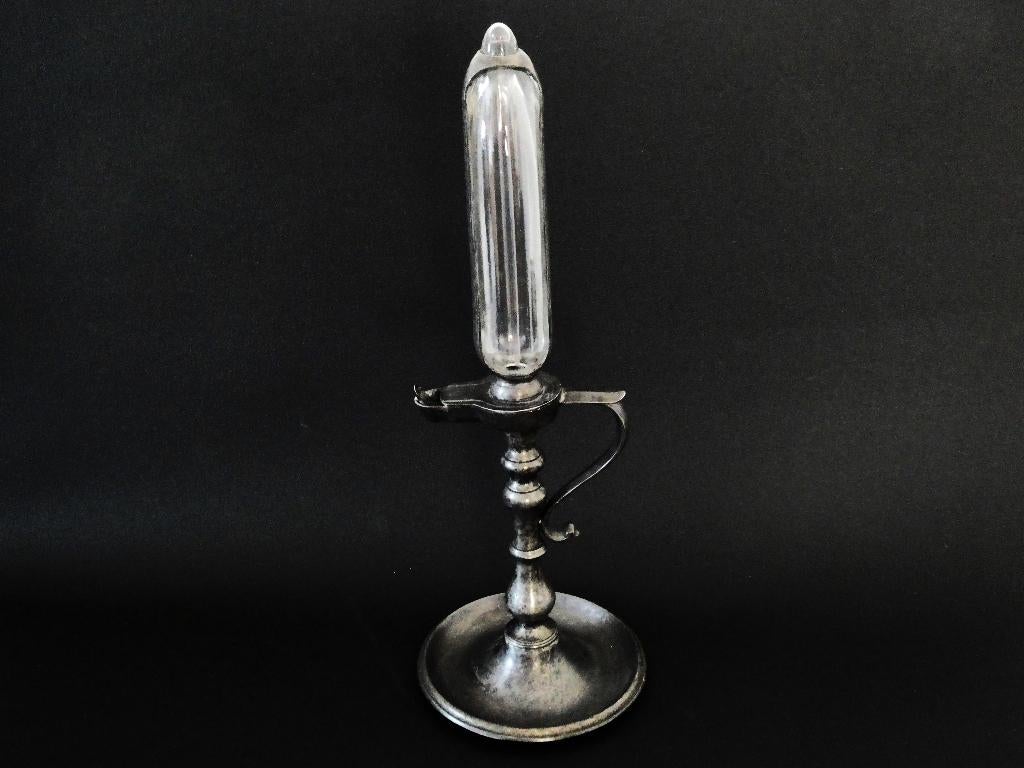 Een olielamp klok met Romeinse cijfers, Ophalen of Verzenden