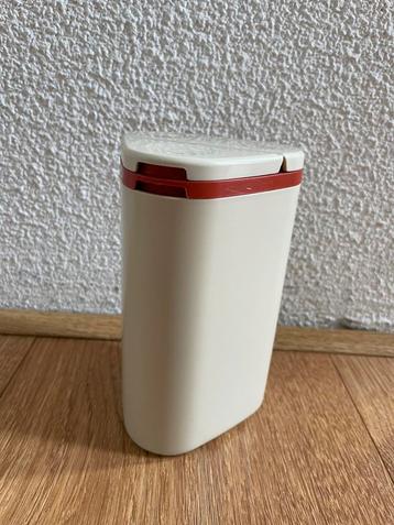 Tupperware strooipotje beschikbaar voor biedingen