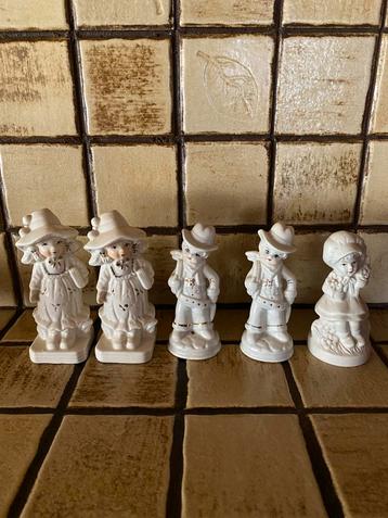 Vintage beeldjes beschikbaar voor biedingen