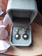 Sierlijke zilveren maansteen oorbellen te koop, Sieraden, Tassen en Uiterlijk, Oorbellen, Ophalen of Verzenden, Nieuw, Zilver
