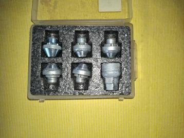Te koop set van 5 antidiefstal slotmoeren merk Simbolz. beschikbaar voor biedingen