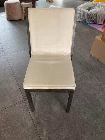 8 Leren Eetkamerstoelen met Eiken Frame beschikbaar voor biedingen