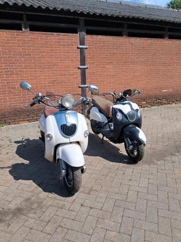 2 scooters 50cc  beschikbaar voor biedingen