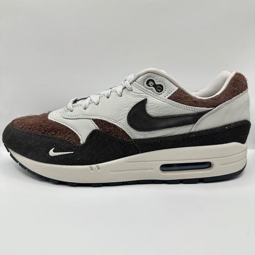 Nike Air Max 1 size? Exclusive Considered (maat 44,5), Kleding | Heren, Schoenen, Nieuw, Sneakers of Gympen, Bruin, Ophalen of Verzenden