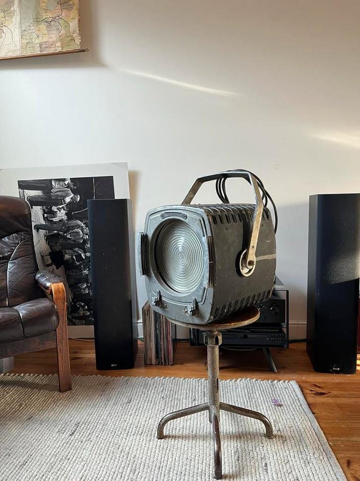 Oude Theaterlamp - filmlamp Theaterspot, Huis en Inrichting, Lampen | Vloerlampen, Gebruikt, Minder dan 100 cm, Metaal, Ophalen