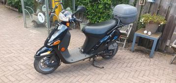 Te koop kymco dj50 van 1e eigenaar kmst 4924 eigenlijk nieuw beschikbaar voor biedingen