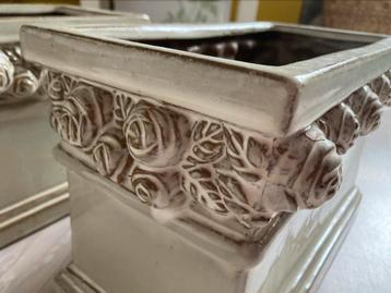 Decoratieve bloempot 2x beschikbaar voor biedingen