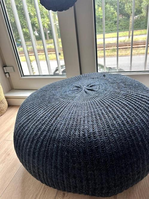 IKEA pouf in navy blue, Huis en Inrichting, Banken | Voetenbanken en Poefen, Zo goed als nieuw, 50 tot 75 cm, 50 tot 75 cm, Rond