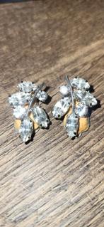 Vintage zilverkleurige oorbellen, Overige materialen, Gebruikt, Met strass, Ophalen of Verzenden