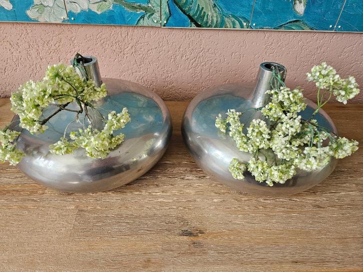 2 Grote metalen vazen. (20cm H + 30 cm doorsnee), Huis en Inrichting, Woonaccessoires | Vazen, Zo goed als nieuw, Overige kleuren