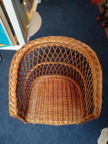 Kinderstoel riet beschikbaar voor biedingen