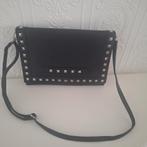 Zwarte Crossbody Tas met Studs, Sieraden, Tassen en Uiterlijk, Tassen | Damestassen, Ophalen of Verzenden, Nieuw, Zwart, Schoudertasje