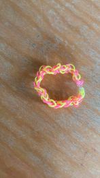 Armbanden Loom loomelastiekjes, Ophalen of Verzenden, Zo goed als nieuw, Overige kleuren, Armband