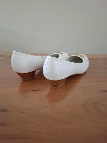 Witte damespumps 3 paar - 7,5 euro per paar beschikbaar voor biedingen