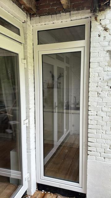 Verschillende kunststofkozijnen te koop beschikbaar voor biedingen