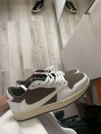 Travis Scott AJ1 Low Reverse Mocha - Maat 42, Kleding | Heren, Schoenen, Ophalen of Verzenden, Nieuw, Bruin, Sneakers of Gympen