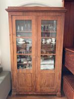 Vitrinekast, Ophalen