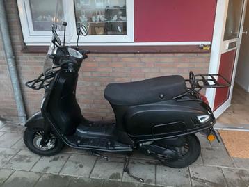 Snorscooter Agm Riva Zwart + 2 Helmen beschikbaar voor biedingen