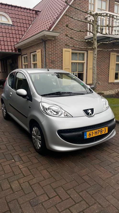 Peugeot 107 1.0 12V 3DR 2-TRONIC (automaat) zilvergrijs, Auto's, Peugeot, Particulier, Airconditioning, Android Auto, Apple Carplay