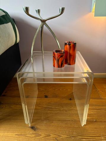 Vintage plexiglas tafelset beschikbaar voor biedingen