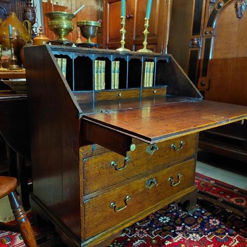 Klein Engels 18e eeuws secretaire bureau., Antiek en Kunst, Antiek | Overige Antiek, Ophalen