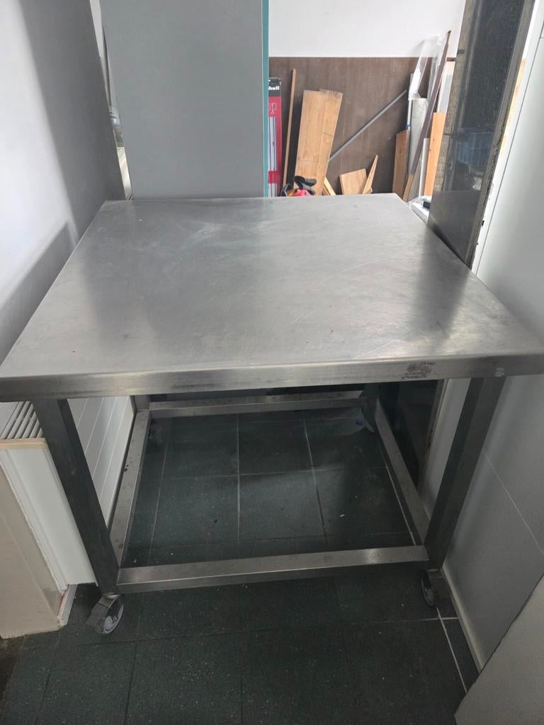 RVS Werktafel 100x100x99cm - Keurige Staat, Ophalen