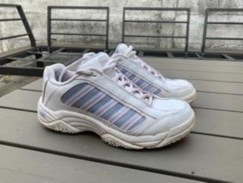 Dames tennisschoenen maat 39 - wit met blauwe accenten, Sport en Fitness, Tennis, Gebruikt, Schoenen, K-Swiss, L00, Ophalen of Verzenden