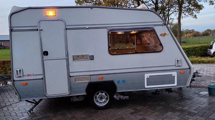 Beyerland 380/2 airco,zonnepanelen maxfan,voortent,mover, Caravans en Kamperen, Caravans, Particulier, tot en met 4, 500 - 750 kg