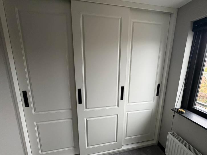 Kledingkast wit met schuifdeuren, Huis en Inrichting, Kasten | Kledingkasten, Zo goed als nieuw, 200 cm of meer, 50 tot 75 cm