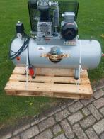 Compressor merk Dutch air, Doe-het-zelf en Verbouw, Compressors, 100 liter of meer, Ophalen of Verzenden, Zo goed als nieuw
